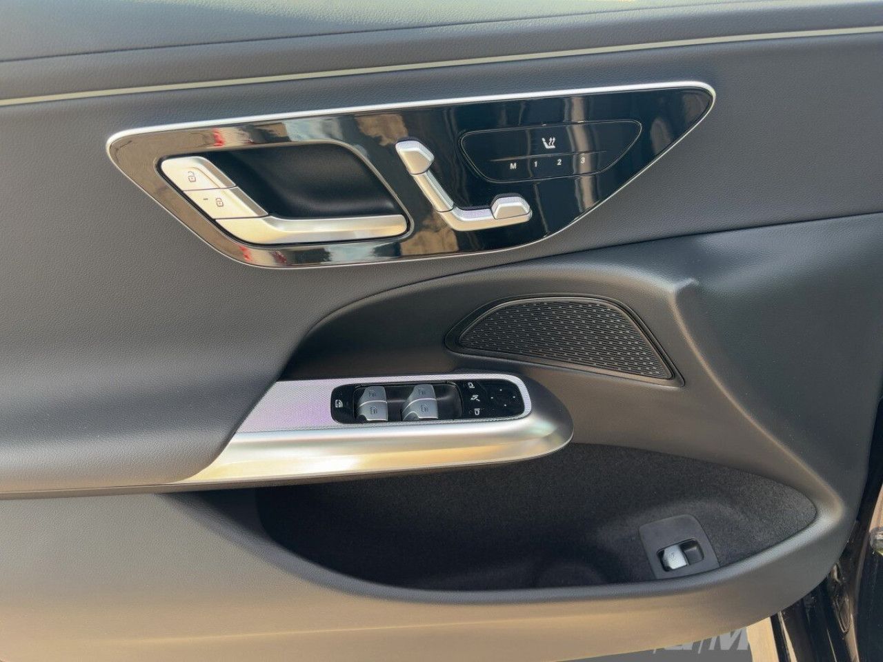 Mercedes-Benz E-Klasse – Bild 12