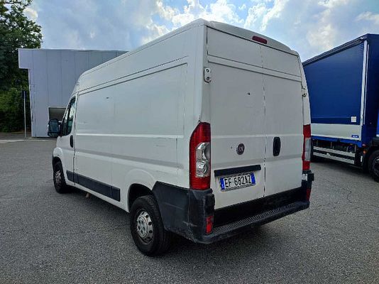 Vehicle image 3 / 10