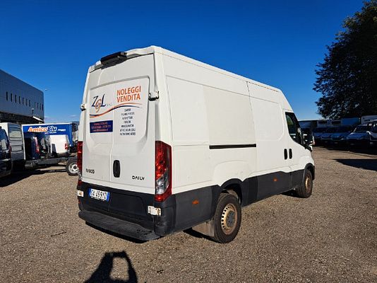 Vehicle image 7 / 14