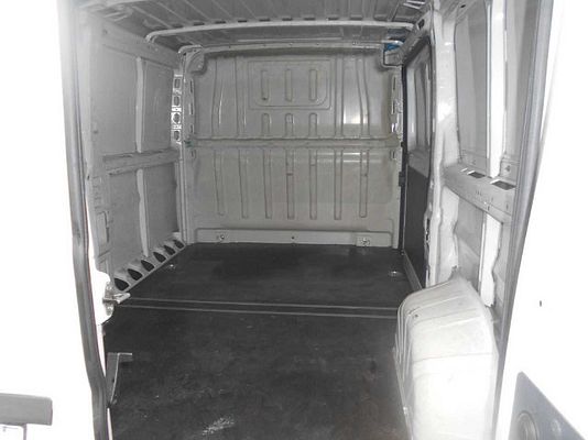 Vehicle image 8 / 10