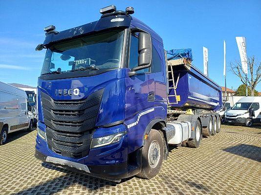 Vehicle image 5 / 15