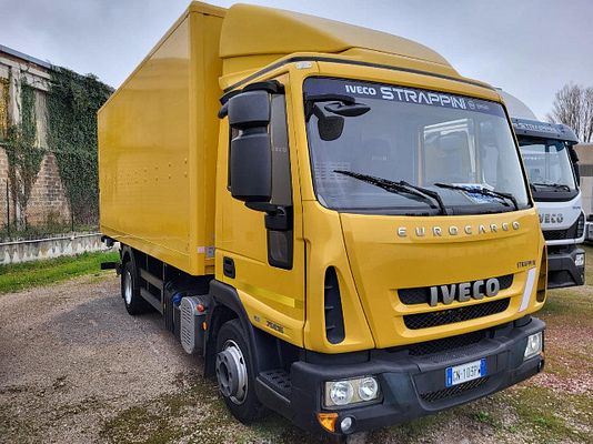 Vehicle image 3 / 6