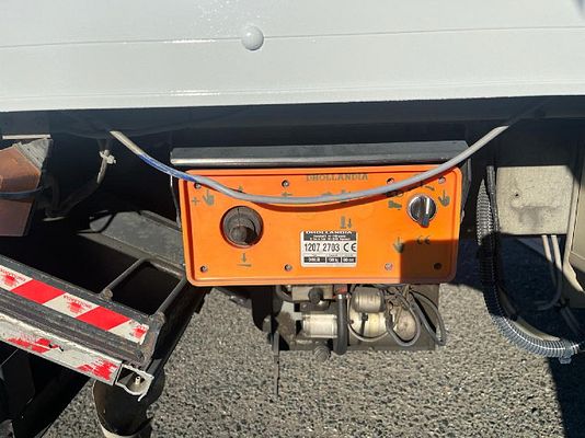 Vehicle image 11 / 13