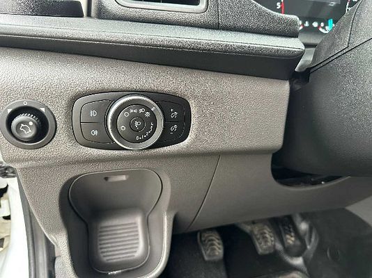 Vehicle image 12 / 14