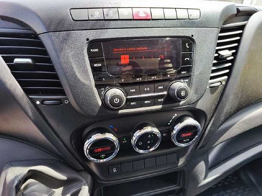 Vehicle image 8 / 10