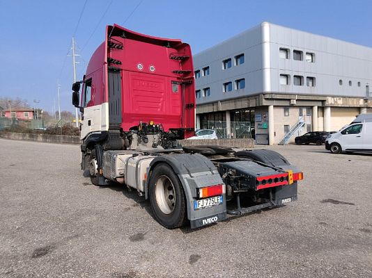 Vehicle image 9 / 17