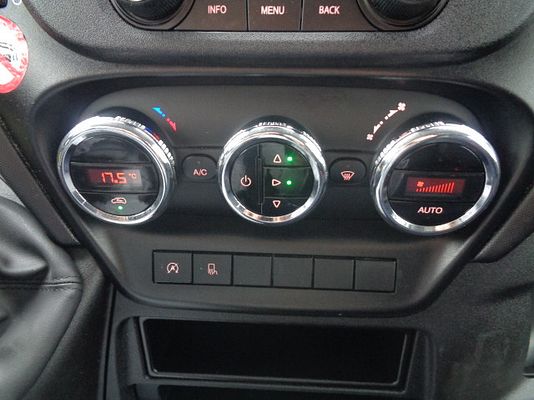 Vehicle image 10 / 14