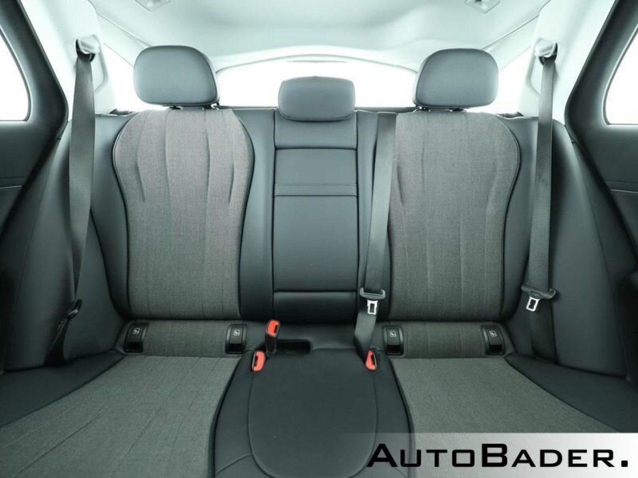 Mercedes-Benz E-Klasse – Bild 9