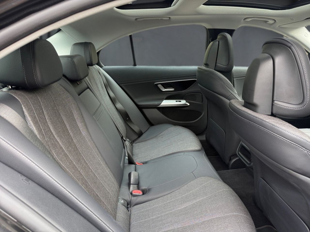 Mercedes-Benz E-Klasse – Bild 12