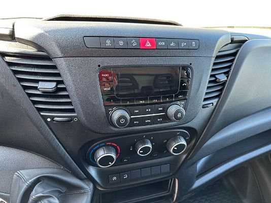 Vehicle image 13 / 14