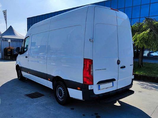 Vehicle image 4 / 10