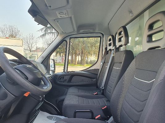 Vehicle image 9 / 10