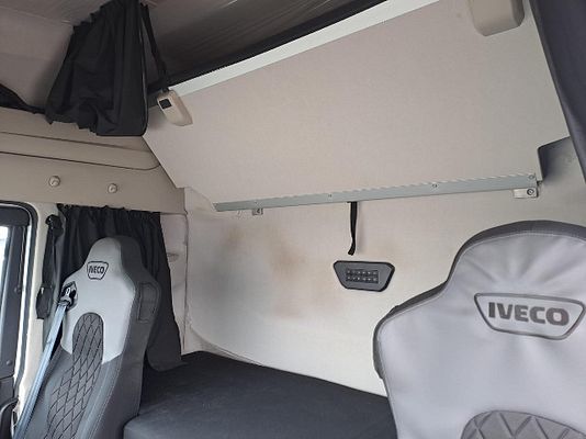 Vehicle image 12 / 19