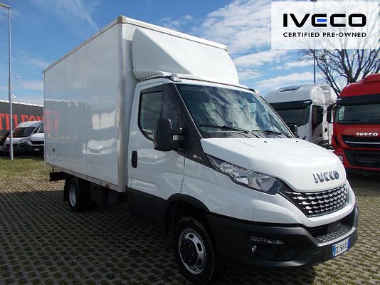 Vehicle image 3 / 13
