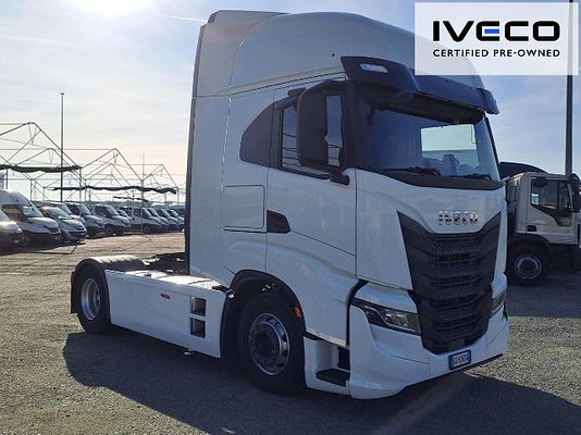 Vehicle image 2 / 18