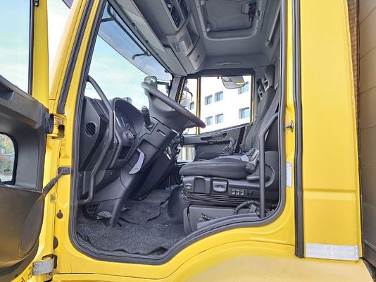 Vehicle image 9 / 13