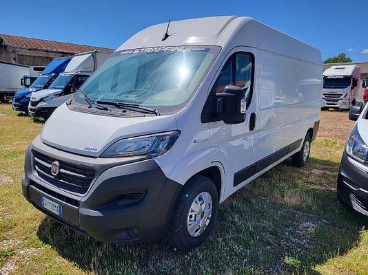 Vehicle image 2 / 8