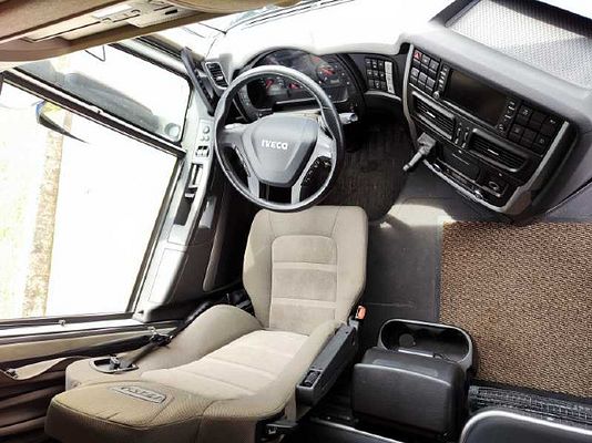 Vehicle image 7 / 16