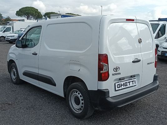 Vehicle image 3 / 5