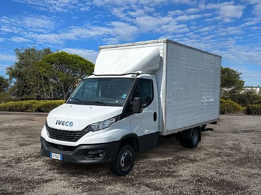 Vehicle image 1 / 15