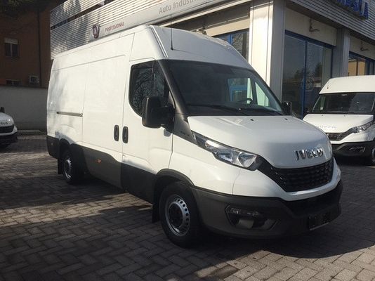 Vehicle image 1 / 10