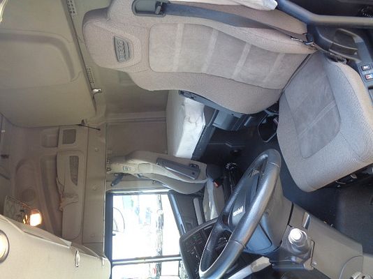 Vehicle image 8 / 14