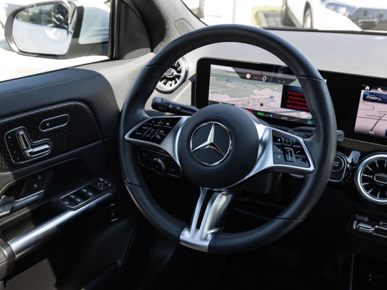 Photo 12 / 19