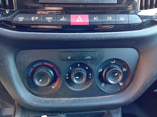 Vehicle image 10 / 12