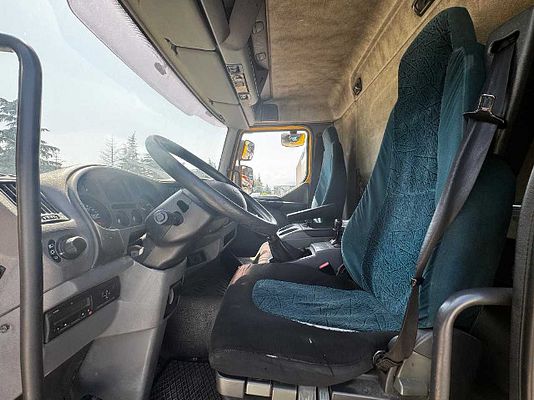 Vehicle image 9 / 11