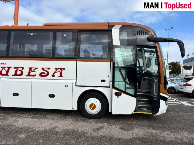 MAN LION'S COACH / R10 9