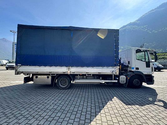 Vehicle image 6 / 13