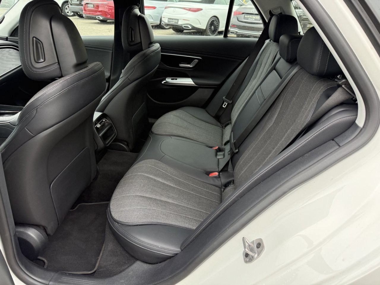Mercedes-Benz E-Klasse – Bild 12