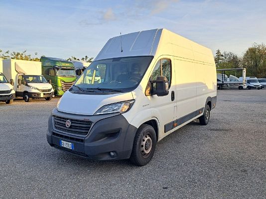 Vehicle image 1 / 12