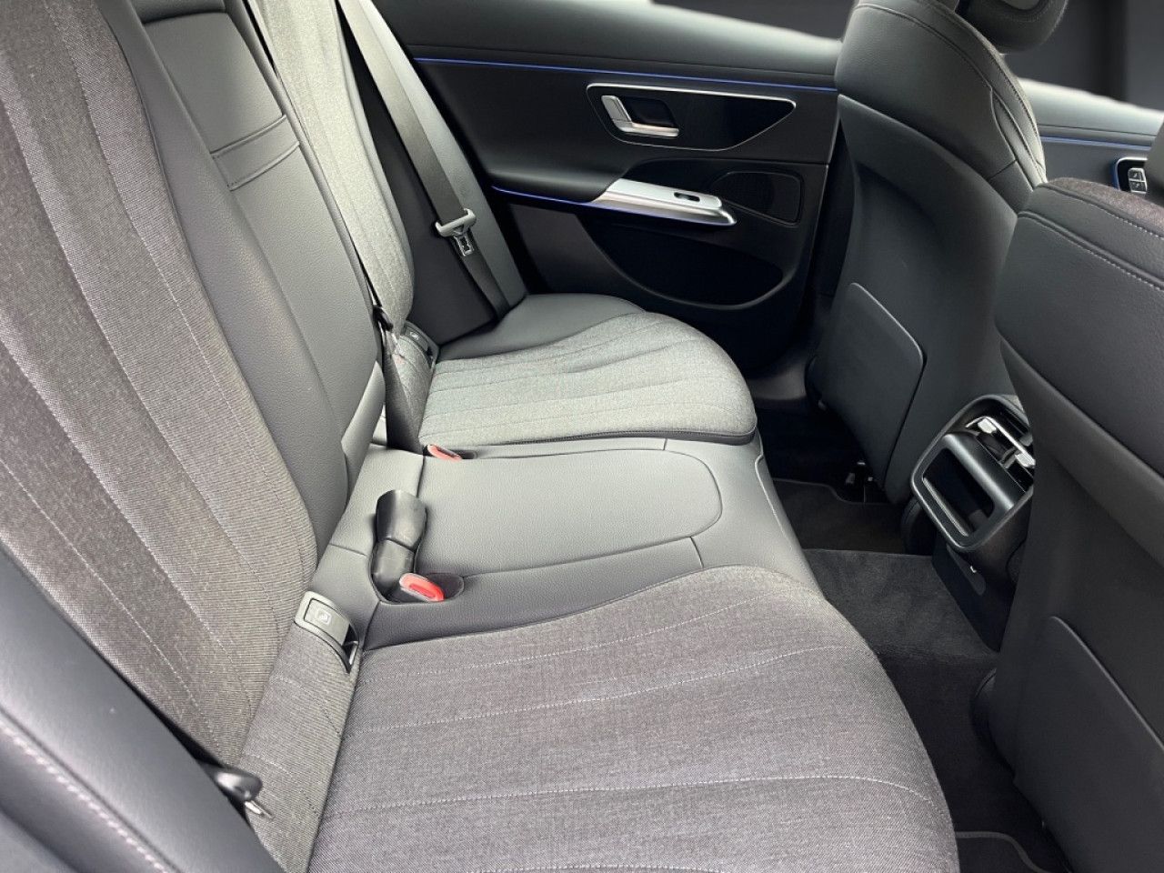 Mercedes-Benz E-Klasse – Bild 14
