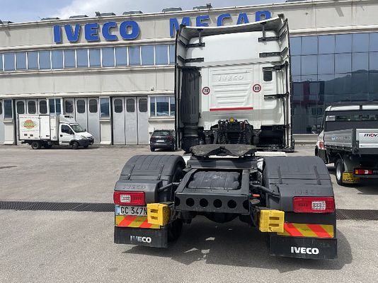 Vehicle image 3 / 6