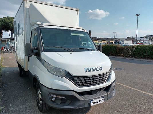 Vehicle image 2 / 5