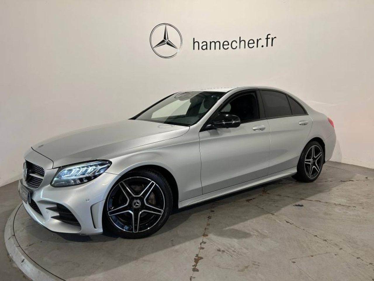 Photo du v&eacute;hicule 1 / 18