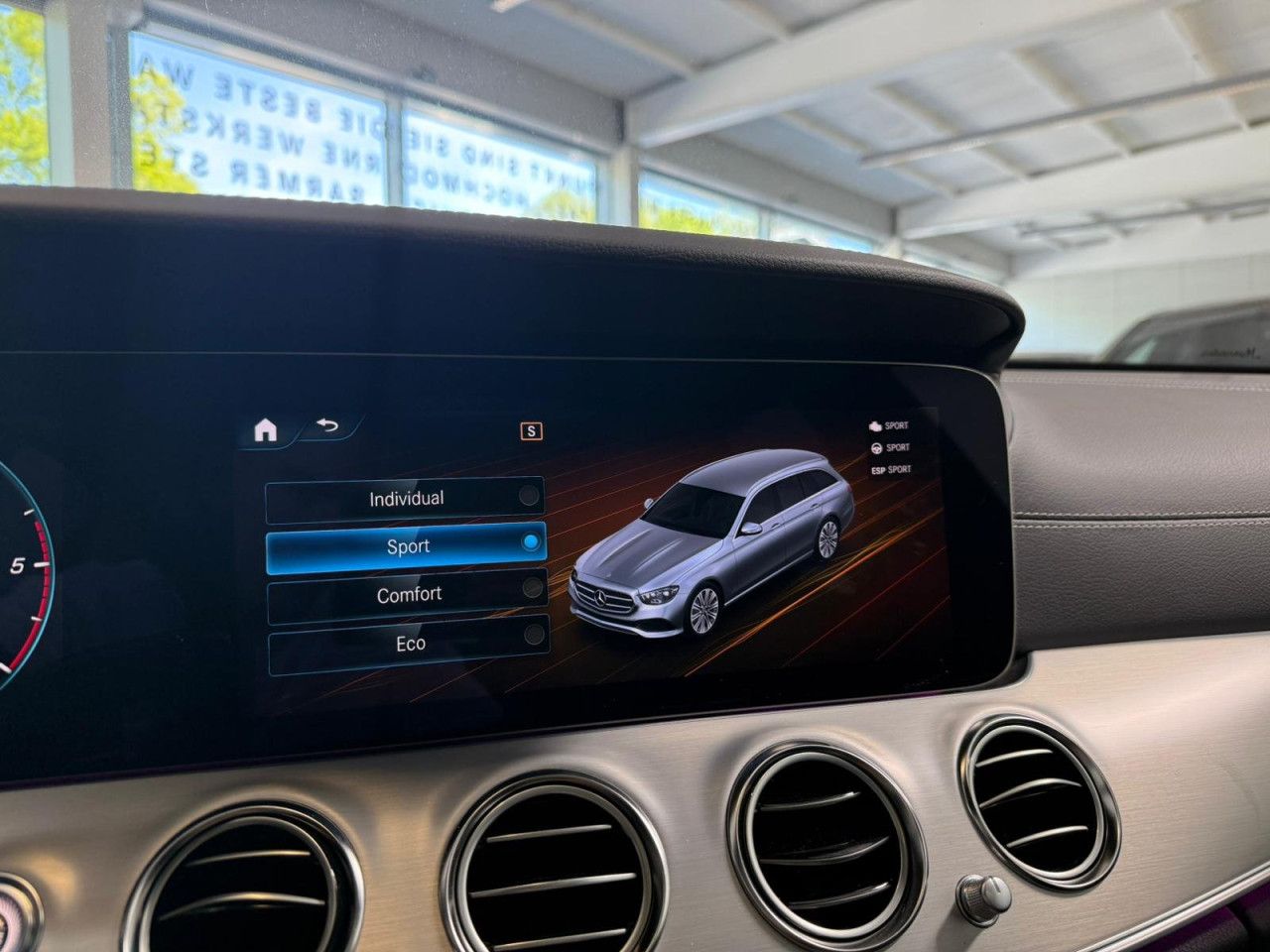 Mercedes-Benz E-Klasse – Bild 24