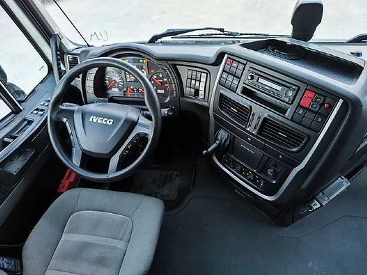 Vehicle image 8 / 15
