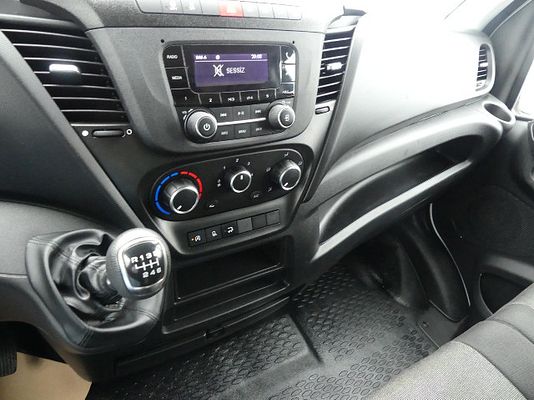 Vehicle image 6 / 6