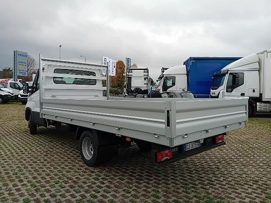 Vehicle image 4 / 10