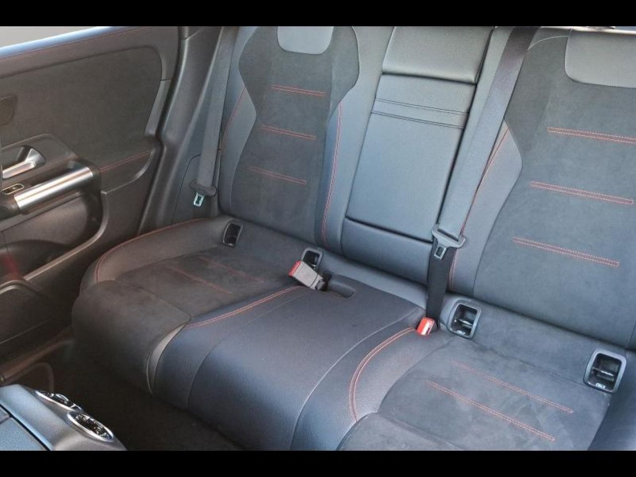 Photo du v&eacute;hicule 10 / 18