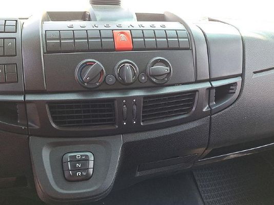 Vehicle image 12 / 14
