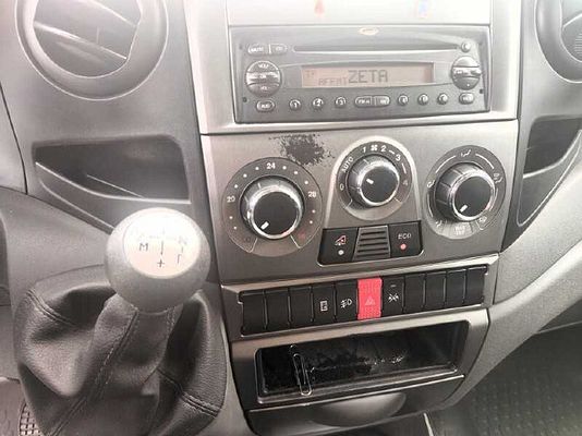 Vehicle image 9 / 13