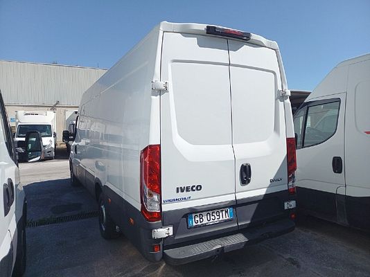 Vehicle image 5 / 5