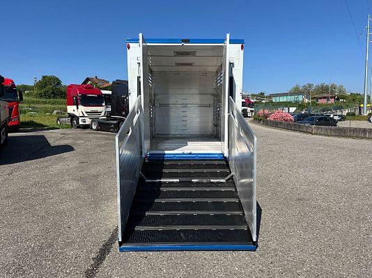 Vehicle image 10 / 17