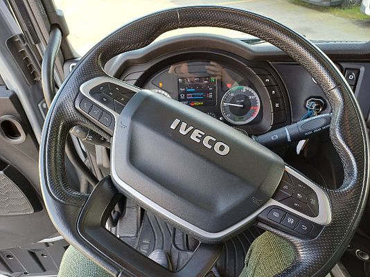 Vehicle image 11 / 13