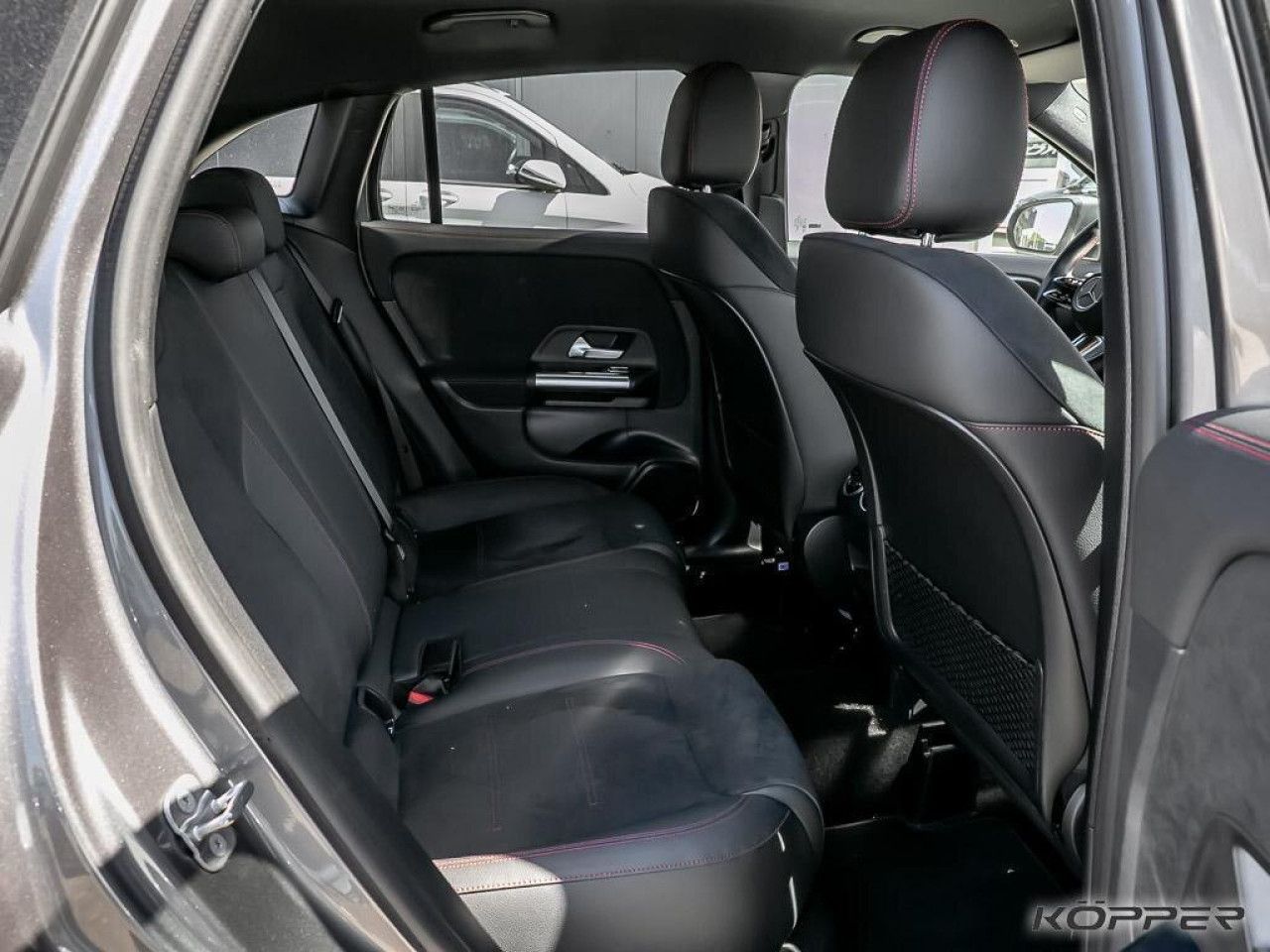 Photo 6 / 13