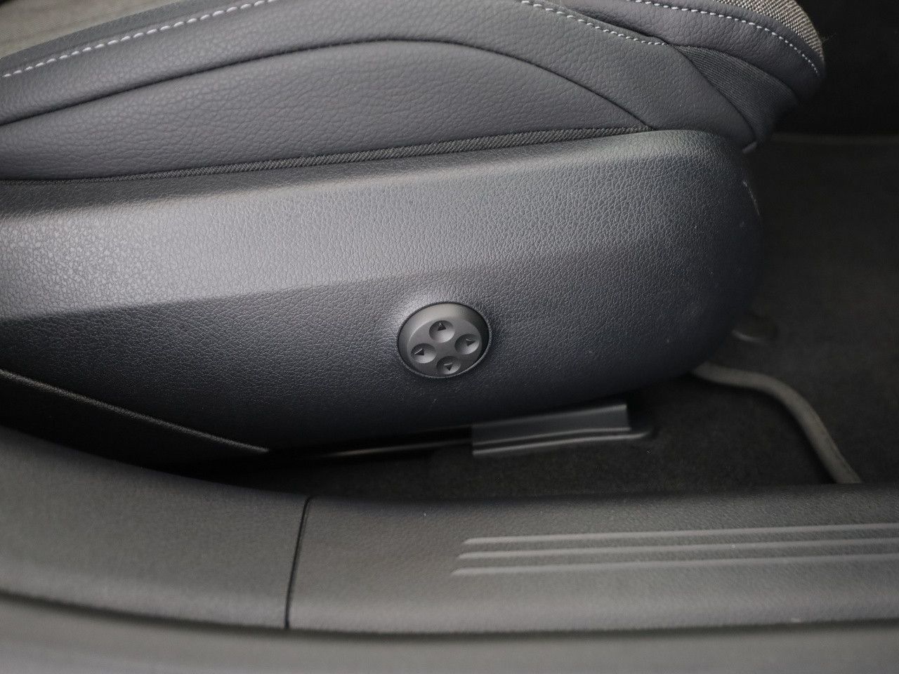 Mercedes-Benz E-Klasse – Bild 16