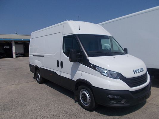 Vehicle image 8 / 8